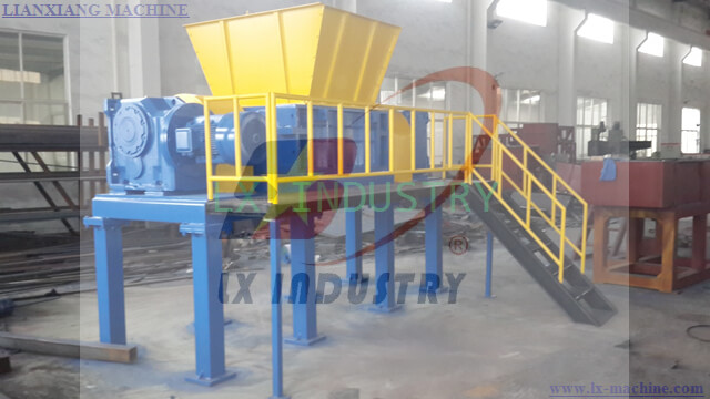 Industrial Wood Recycling Machine Double Shafts Wood Tray Shredder Machine